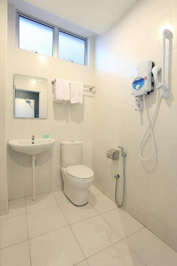 Wan Loong Hotel Pontian Kecil Buitenkant foto
